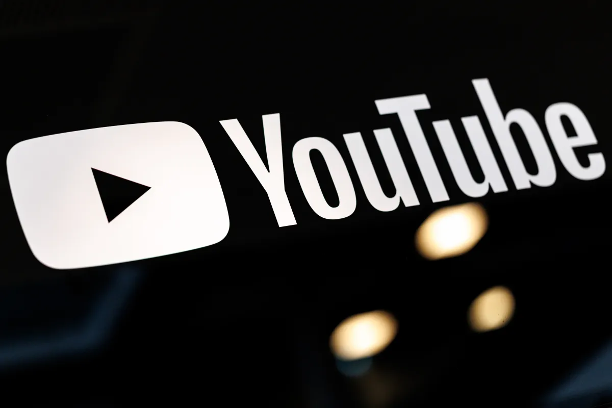 YouTube Tests AI Search That Mixes Text and Video Results