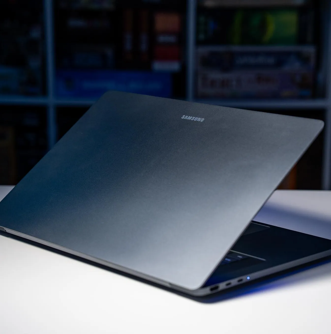 The Galaxy Book6 Ultra's design mimics the MacBook Pro down to small details
