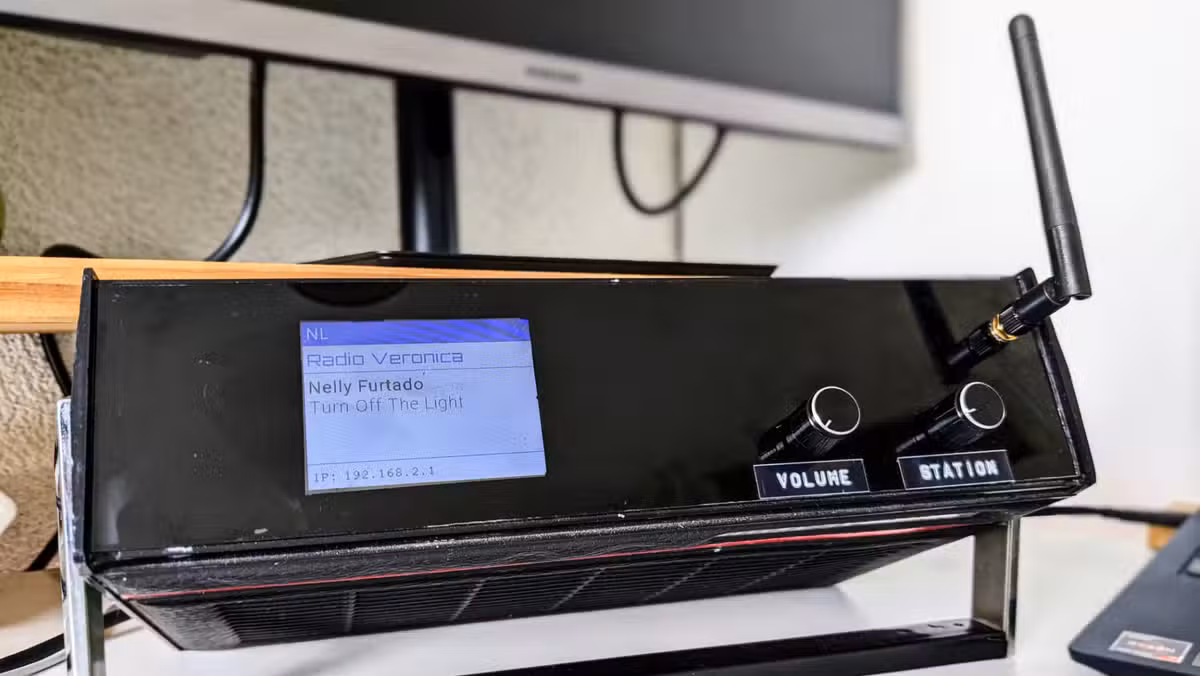 ESP32-based radio projects can stream internet stations with minimal hardware