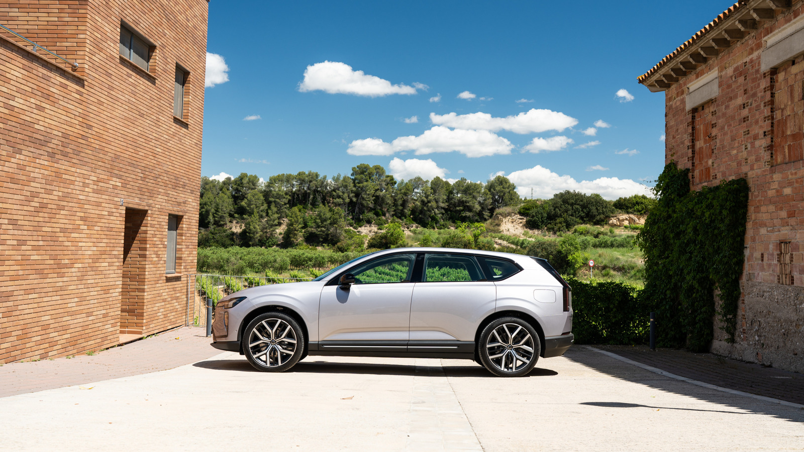 2027 Volvo EX60 First Drive: Smooth Ride, Tough Competition