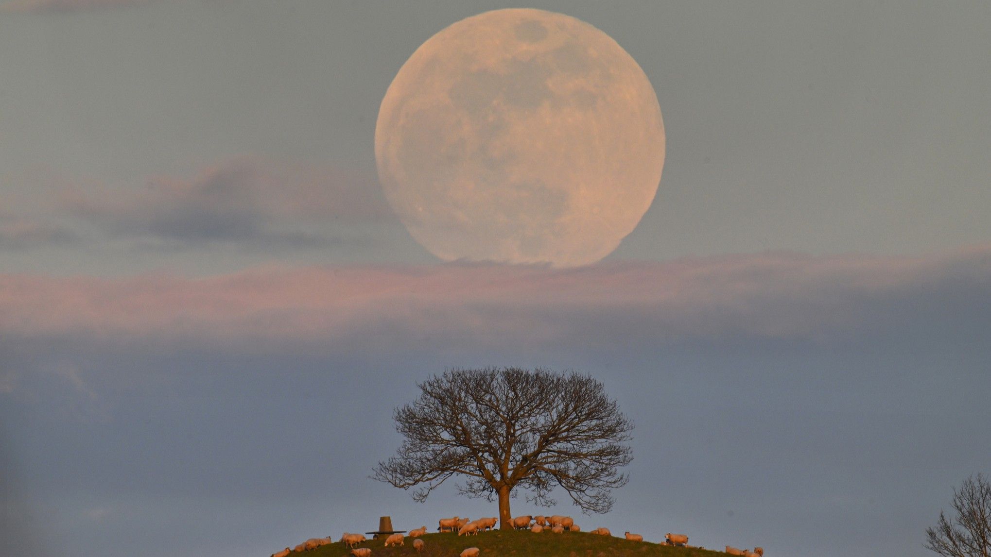 How to Photograph the May 30 Blue Moon Moonrise