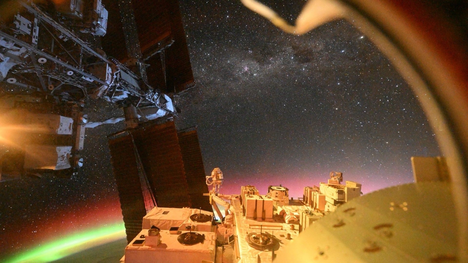 JAXA Astronaut Captures Rare ISS Aurora Photo in Reverse Flight