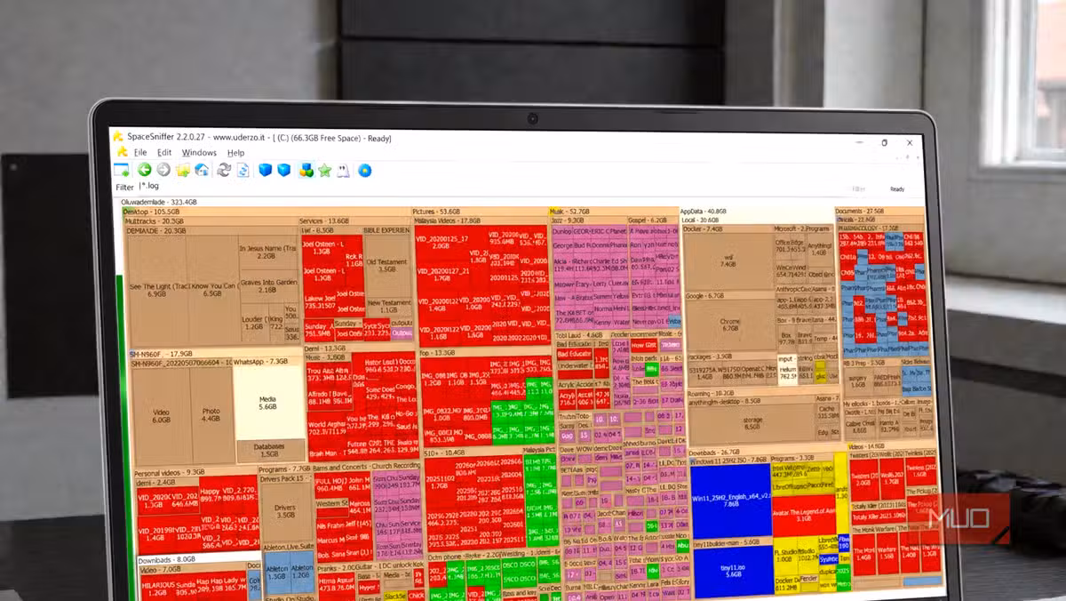 SpaceSniffer's treemap visualization shows storage usage as proportionally sized, color-coded rectangles
