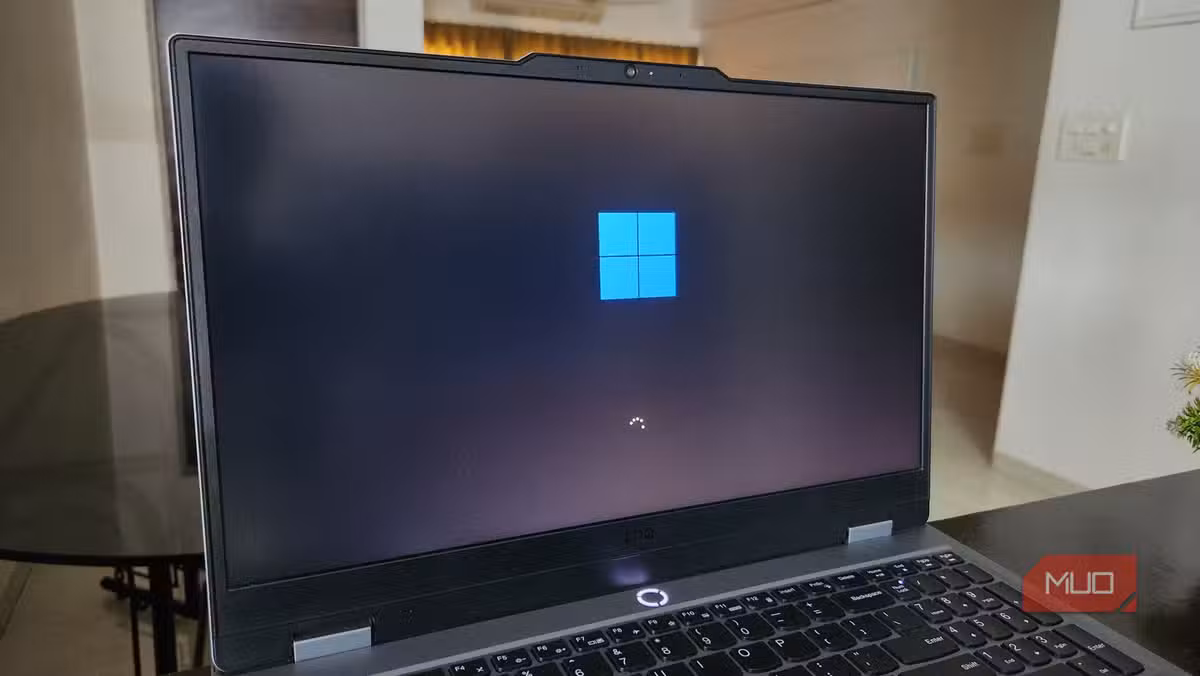 Windows 11 startup screen showing the boot process