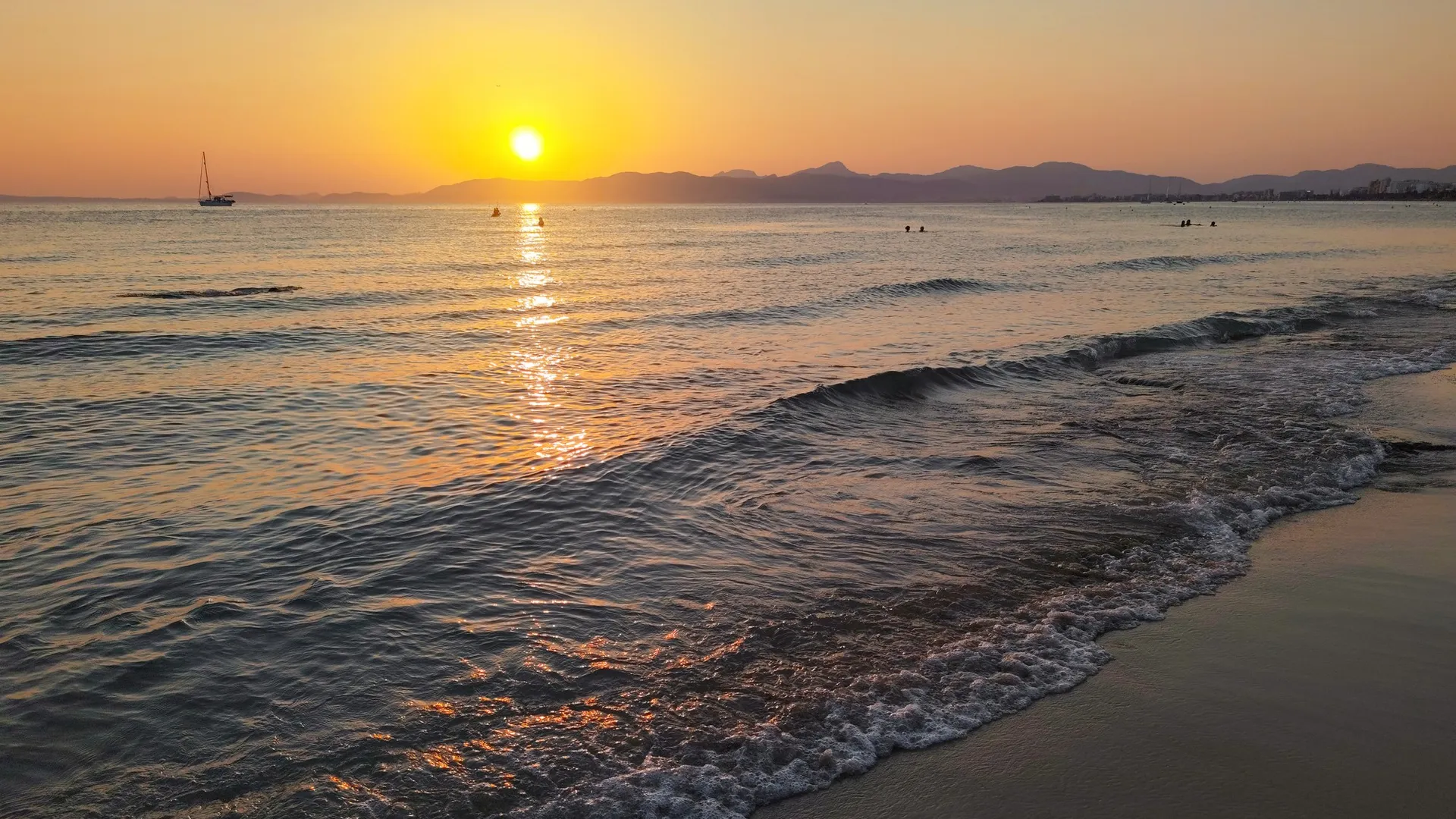 The S'Arenal end of Playa de Palma beach faces west, offering clear sightlines for the 2026 sunset eclipse.