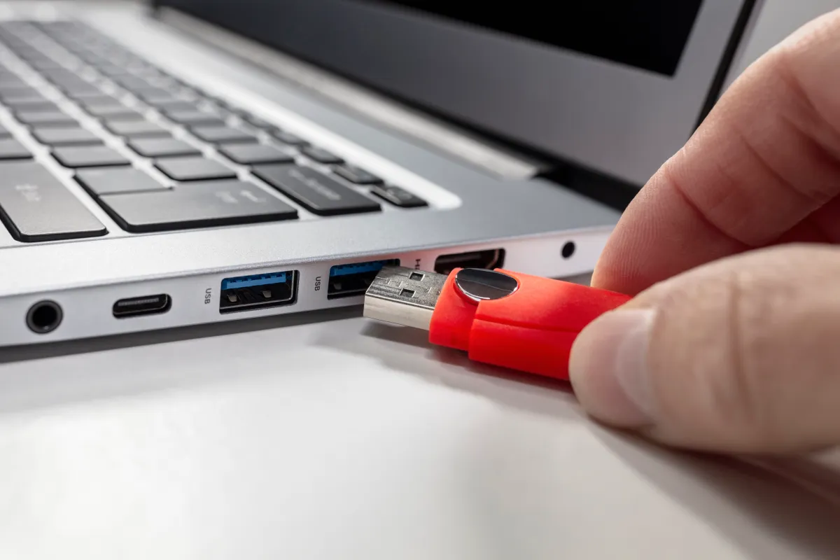 Ransomware Gang Sends Fake IT Workers to Offices in Person