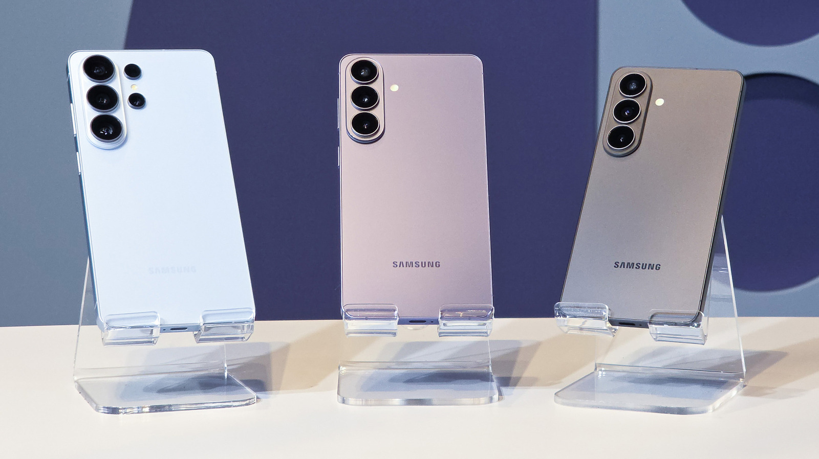 Why your Samsung phone screen has a blinking dot