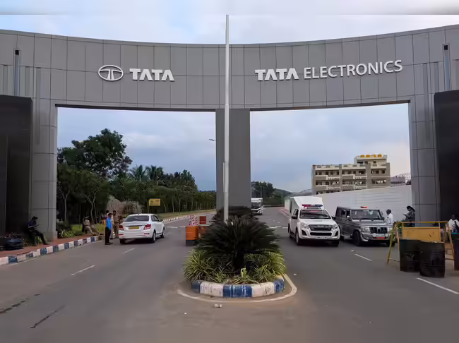 Image for Tata says India pollution board drops scrutiny of Apple iPhone parts plant