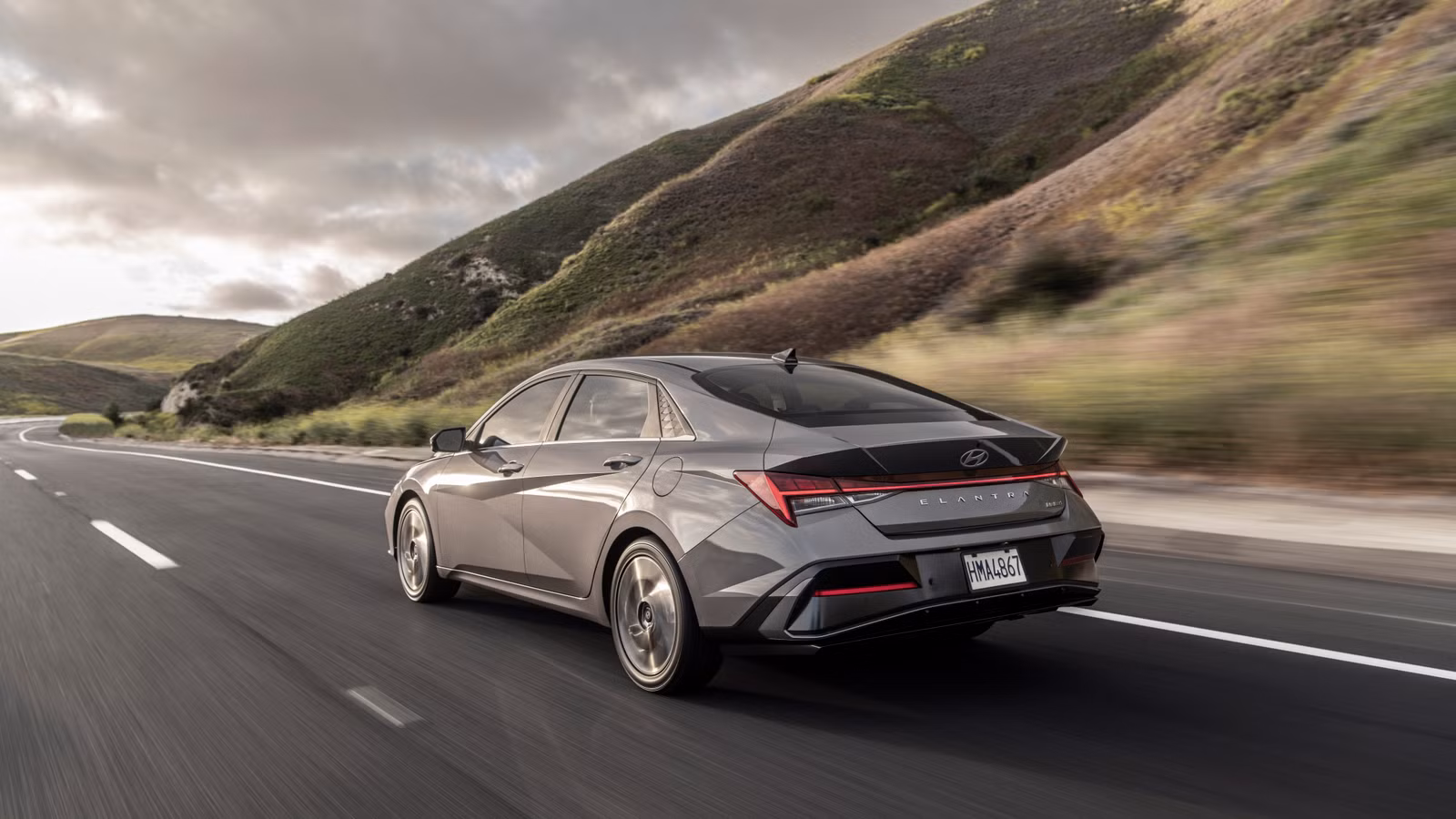 Hyundai Elantra Hybrid vs Prius: 58 mpg, $3,100 cheaper