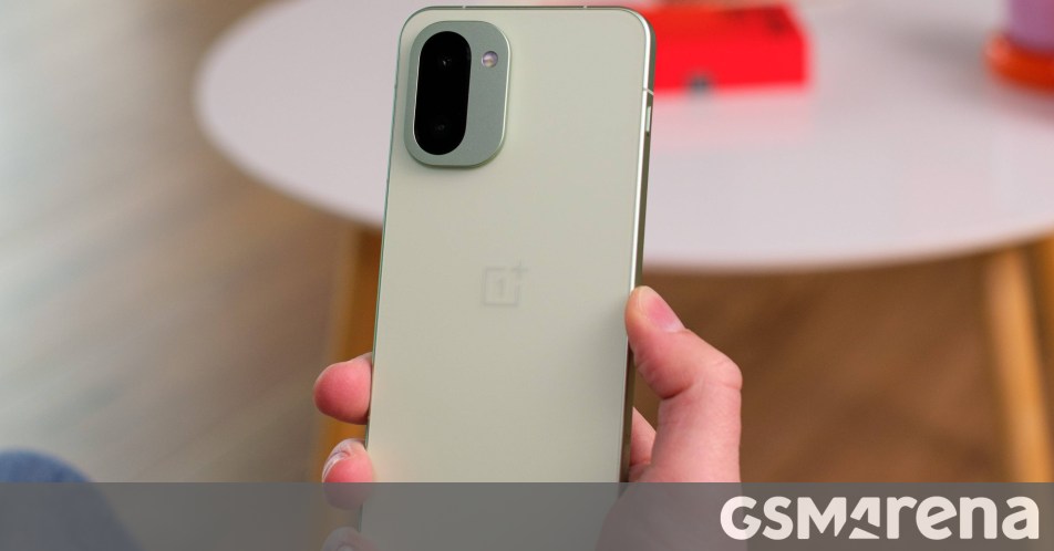 OnePlus 15R بذاكرة 16GB في الهند رغم أزمة إمدادات الرامات العالمية