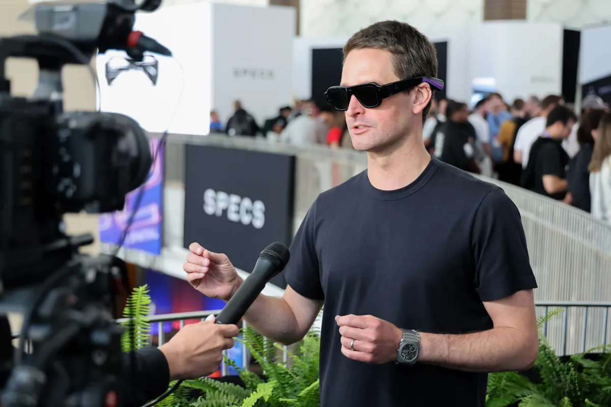 Snap stock drops 9.7% after $2,195 AR glasses reveal