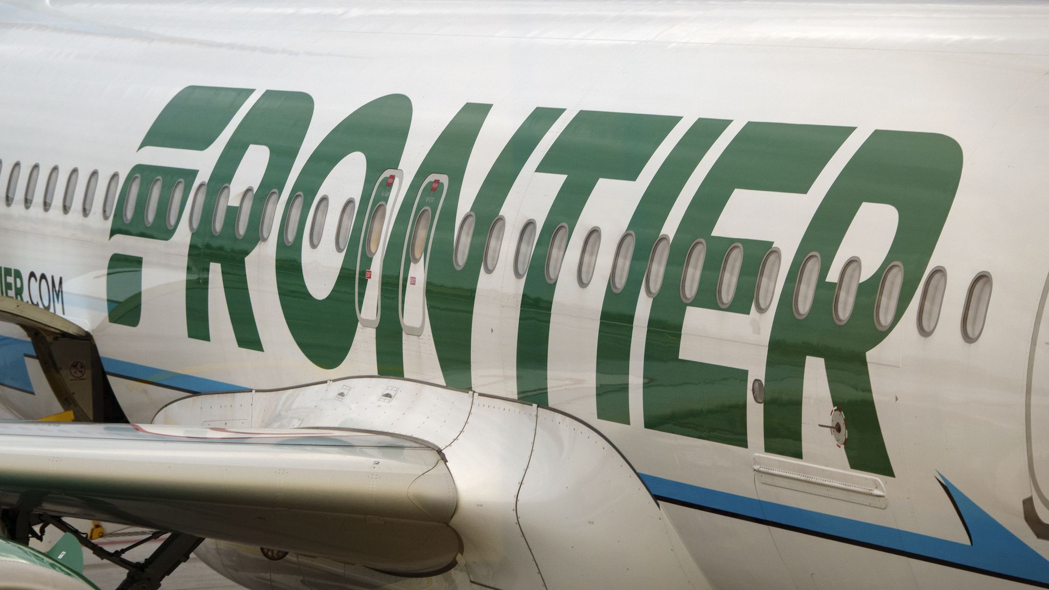ثغرة في واجهة برمجة Frontier Airlines تكشف بيانات المسافرين عبر مسح بطاقة الصعود