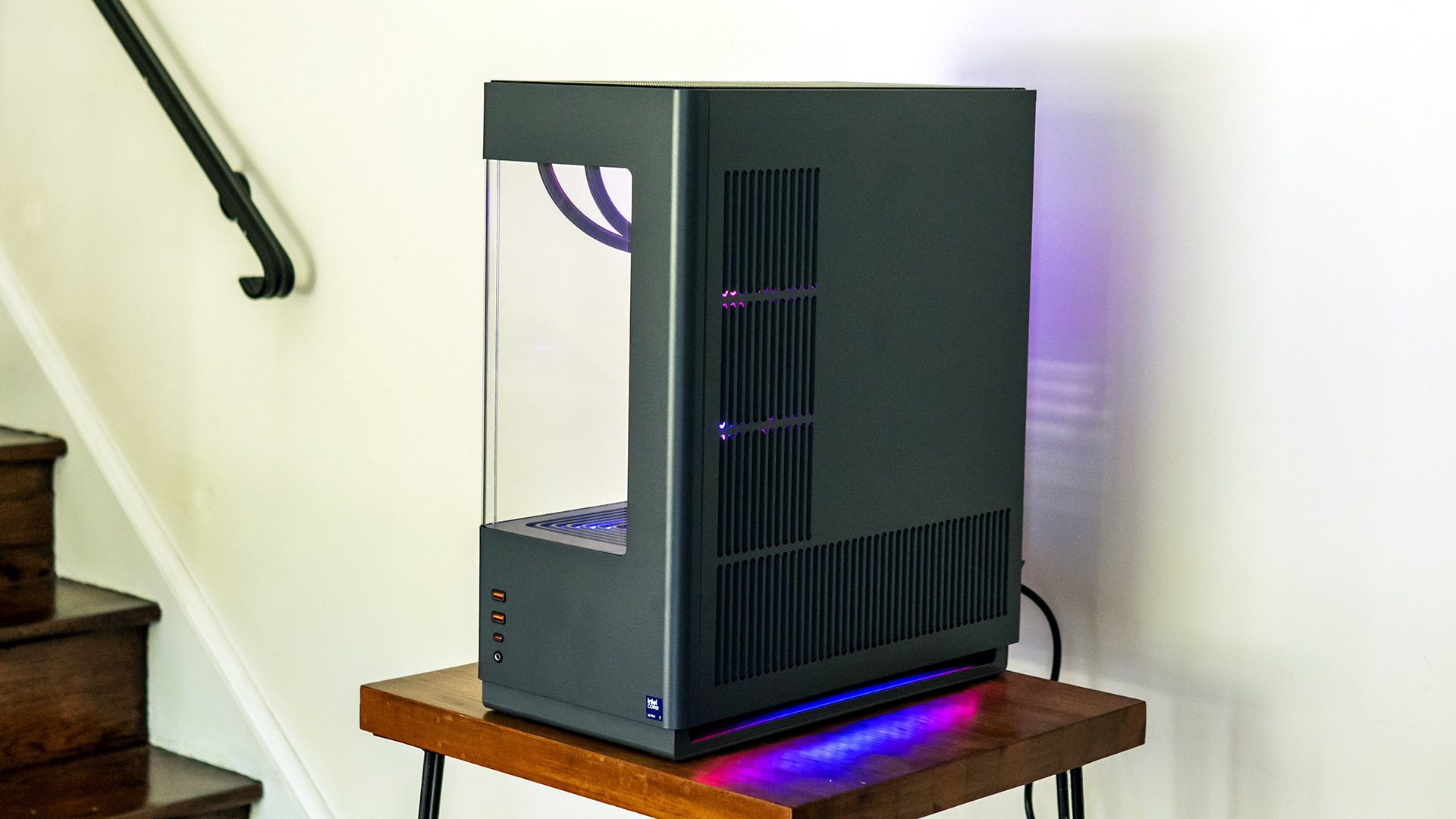 المقابض التناظرية للتحكم بإضاءة RGB على واجهة صندوق MA-01