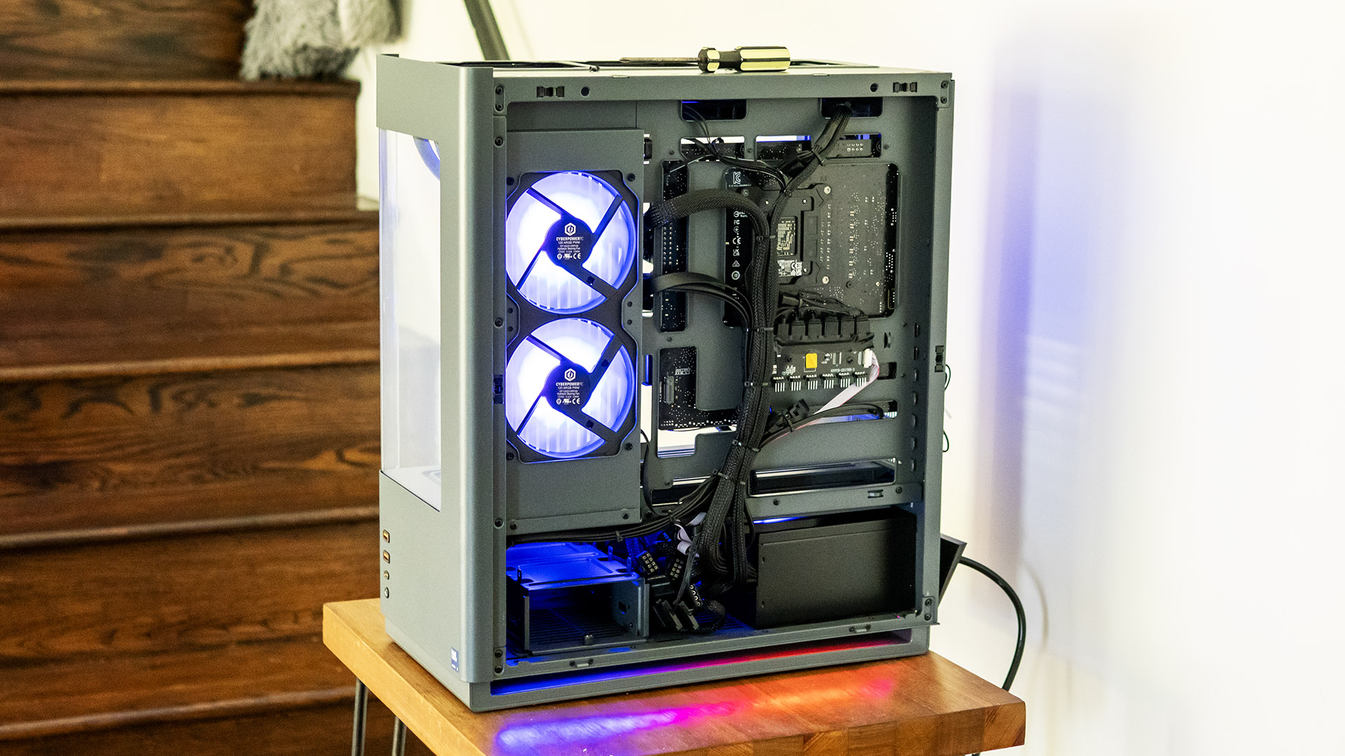 صورة ختامية لحاسوب CyberPowerPC GXi3800BSTV2 مع جميع المكونات