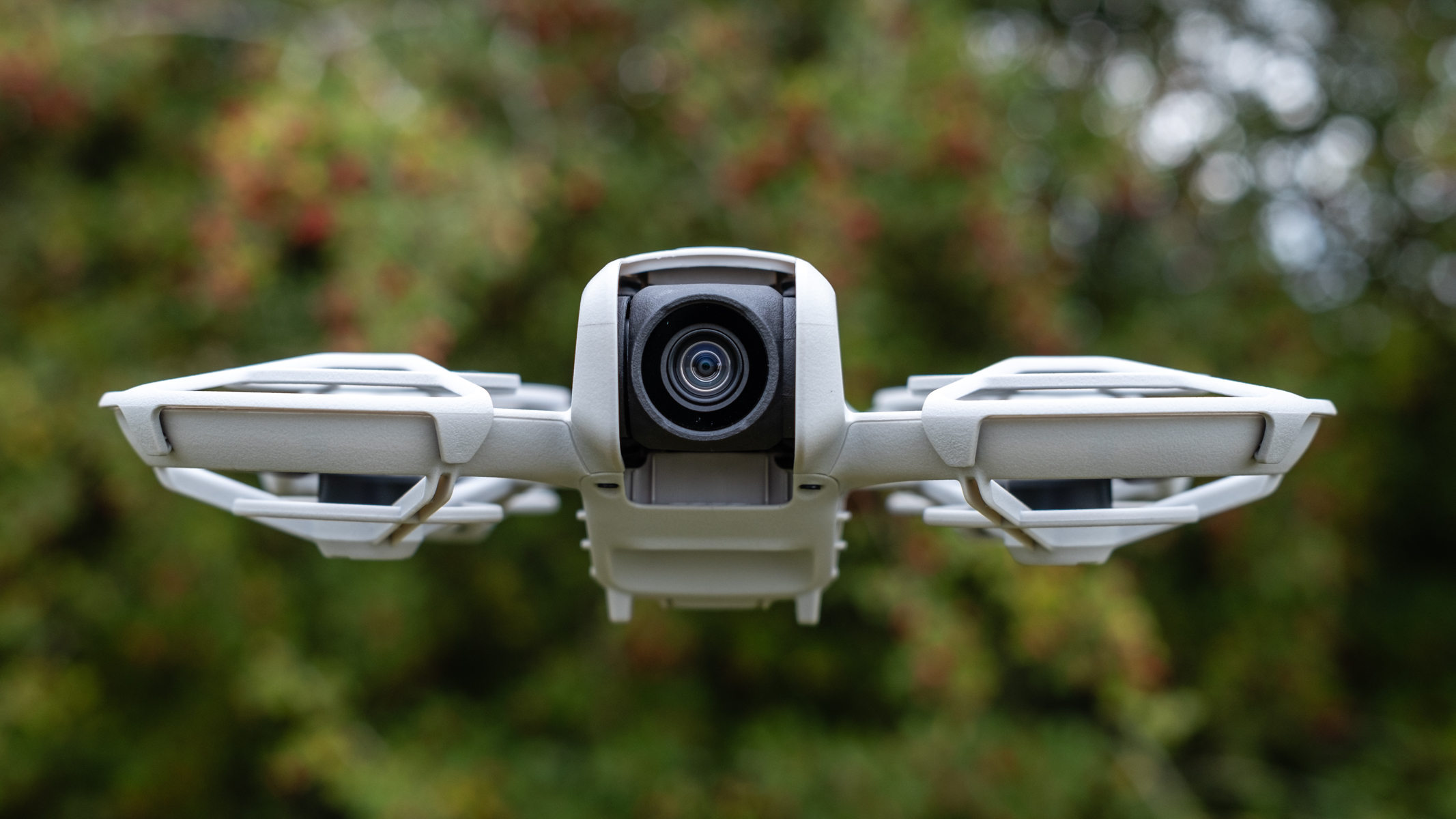 تطبيق DJI Fly على الهاتف للتحكم بدرون DJI Neo